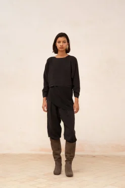 Amelia, loose top in black linen and silk