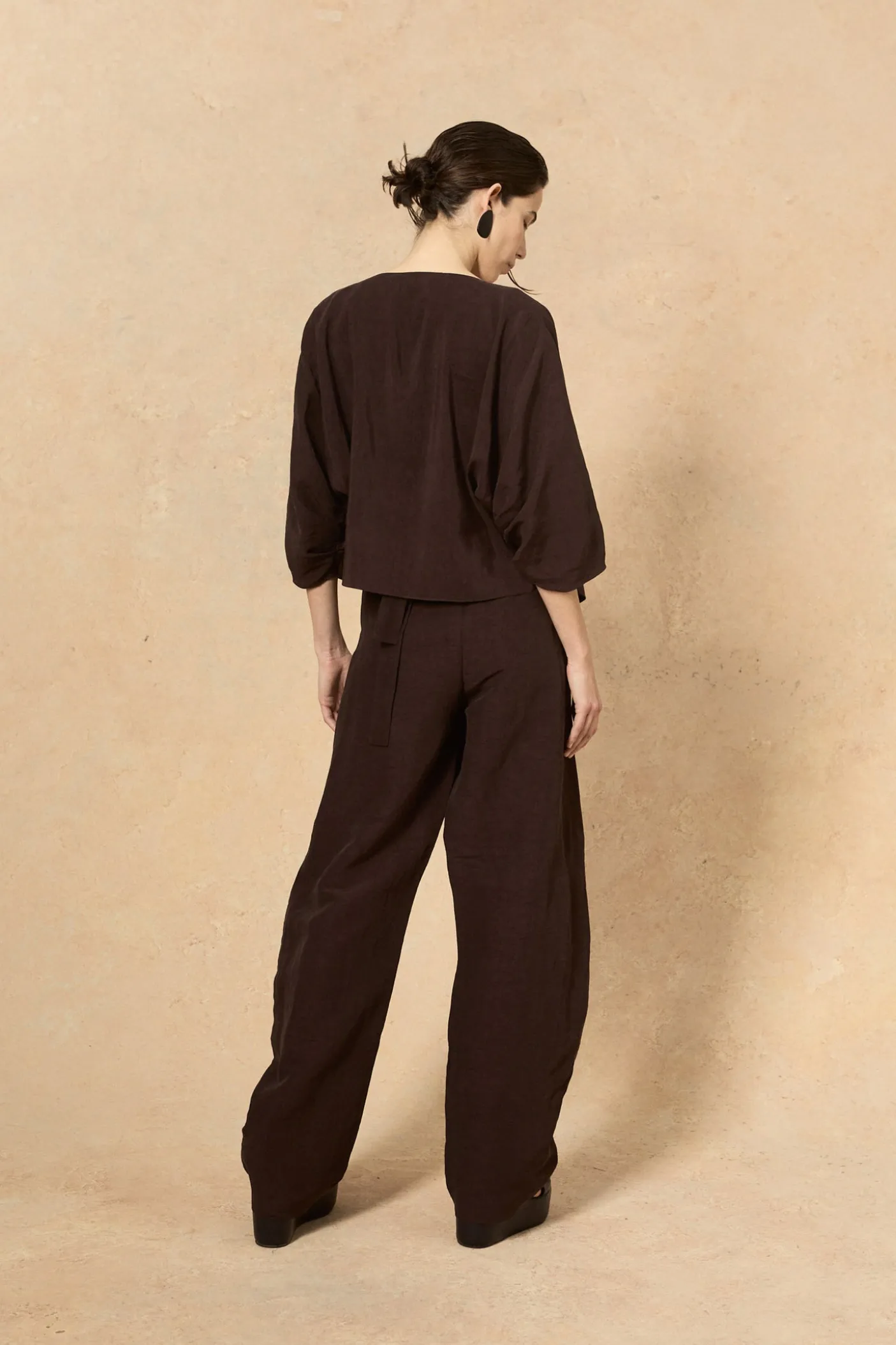 Arco, chaqueta en lino y cupro burdeos