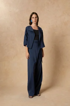 Arco, chaqueta en lino y cupro azul intenso