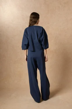 Arco, chaqueta en lino y cupro azul intenso