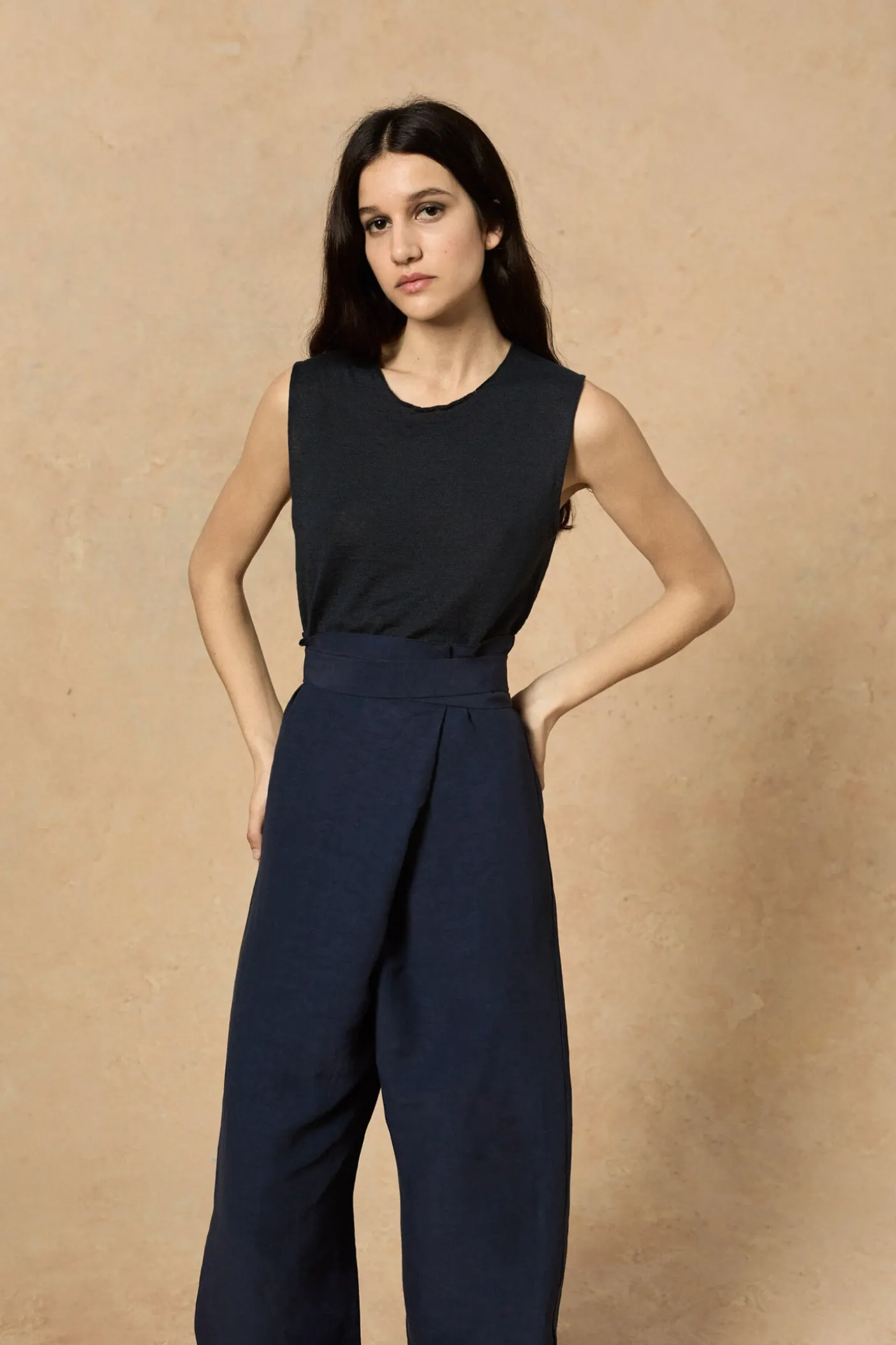 Arco, pantalon en lino y cupro azul intenso