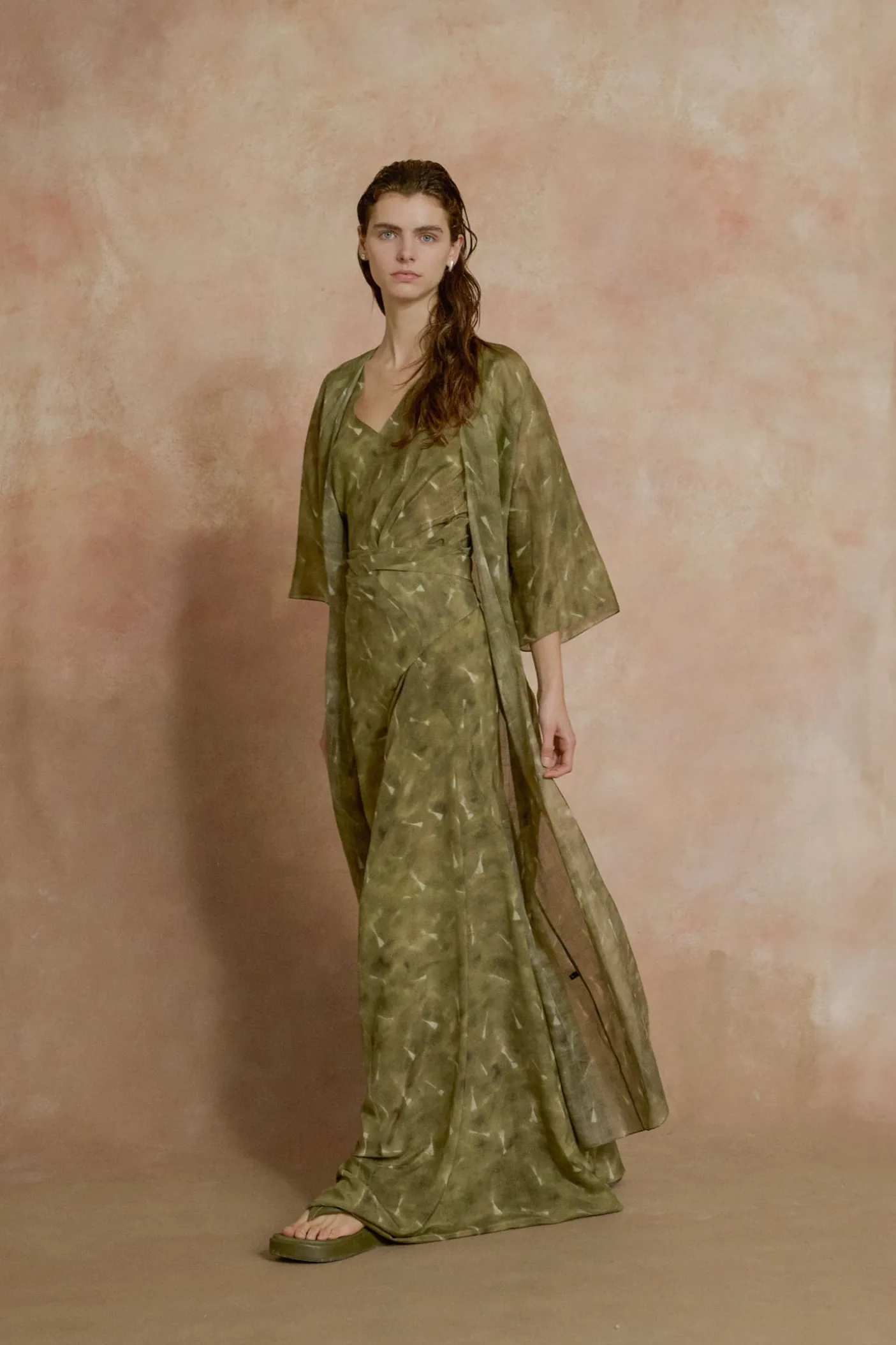 Geisha, sandalia plana pistacho