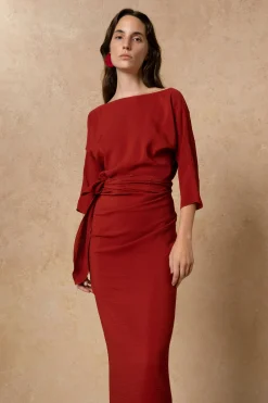 Genara, vestido en seda rojo carmin