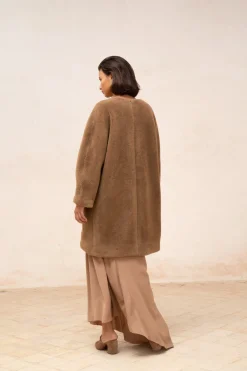 Hair, brown wool and silk coat