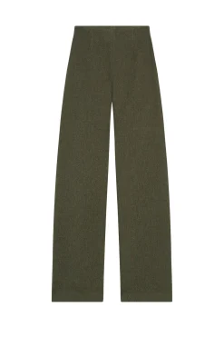Jo, green pants