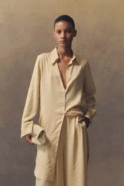 Kurt, long vanilla silk shirt