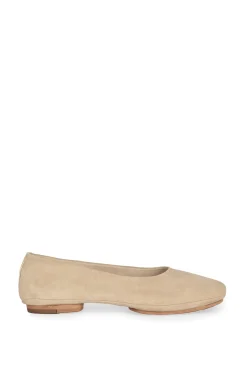 Lara, bailarina de ante beige