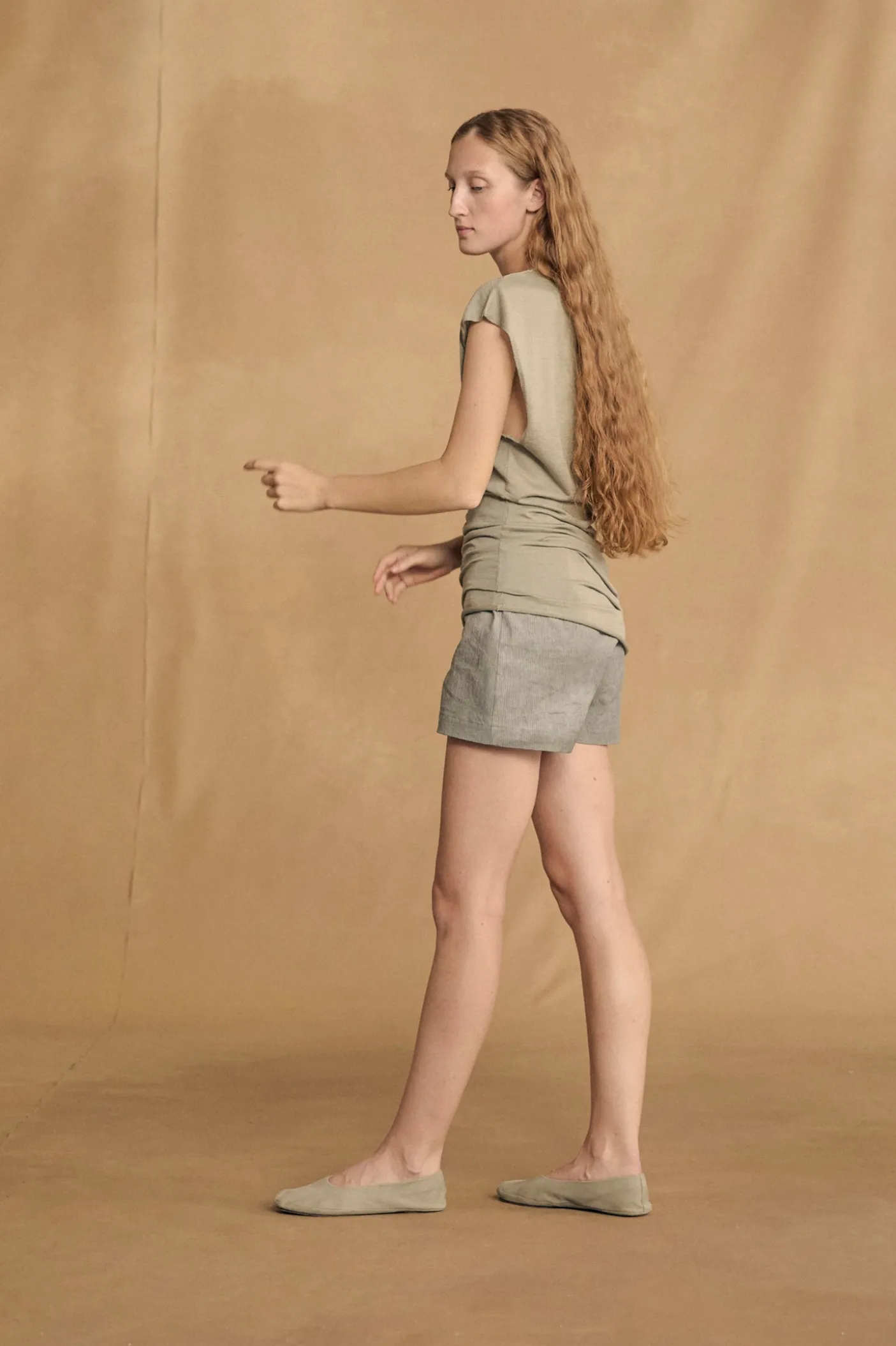 Lara, bailarina de ante grafito