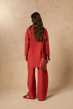 Marlo, camisa en lino rojo