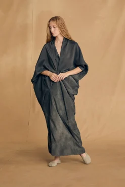 Mayu, vestido de seda petroleo maltinto