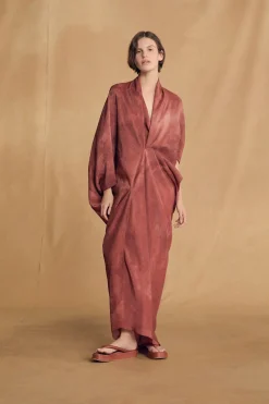 Mayu, vestido de seda rojo maltinto