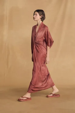 Mayu, vestido de seda rojo maltinto