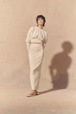 Morgan, crop top en lino y seda marfil