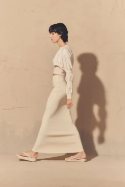Morgan, crop top en lino y seda marfil