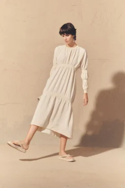 Morgan, vestido en lino y seda gris humo