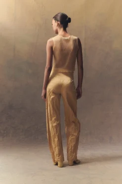 Peaches, peach high waisted pants