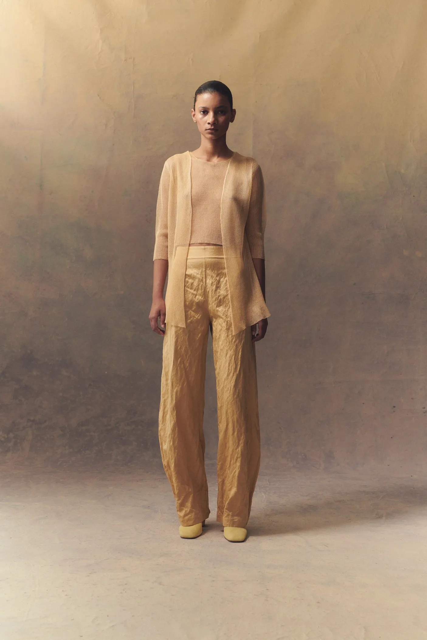Peaches, peach high waisted pants