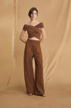 Saga, cinnamon pants