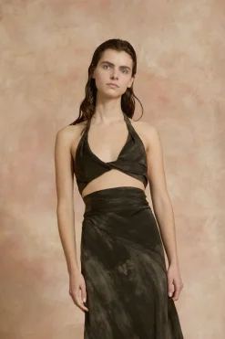 Tie, fade black and green stretch silk top