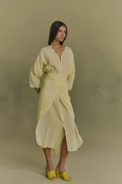 Tramonto, vestido midi de ramio amarillo claro
