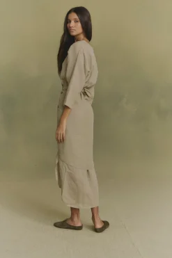 Tramonto, vestido midi de ramio verde salvia