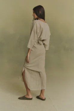 Tramonto, vestido midi de ramio verde salvia