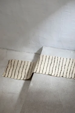 Wool table runner